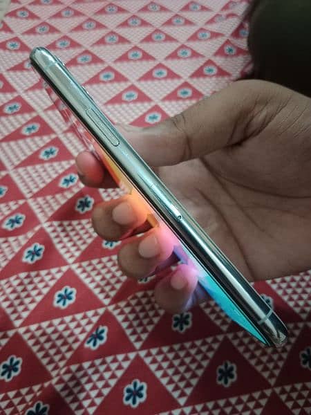 urgent sale iphone 11 pro white 256gb nonPTA 6