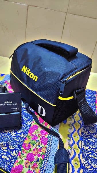 Nikon D3300 (Genuine) Single hand used for sale 7