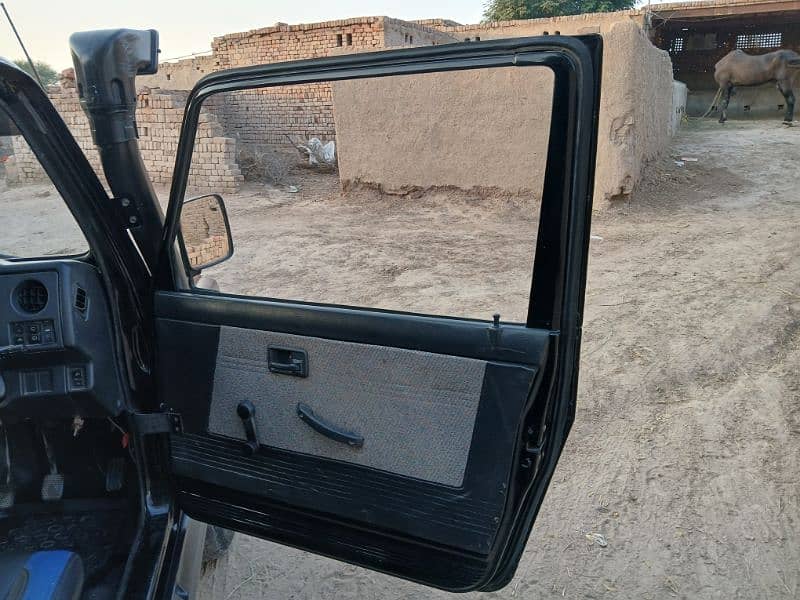 Suzuki Jimny 1990 13