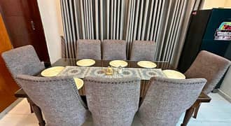 Dining table & 8 chairs