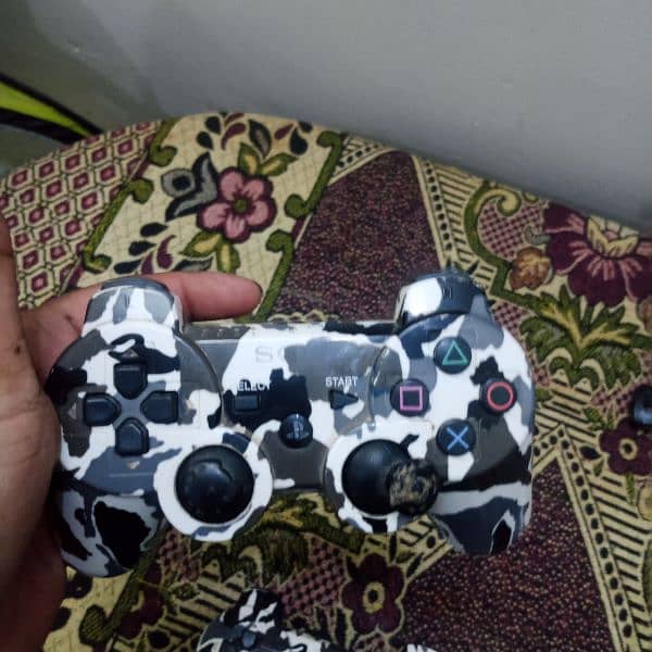 play station 3 move set and 2 controller 9