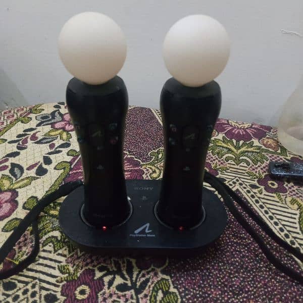 Play station 3 orignal move set and 2 controllers 0