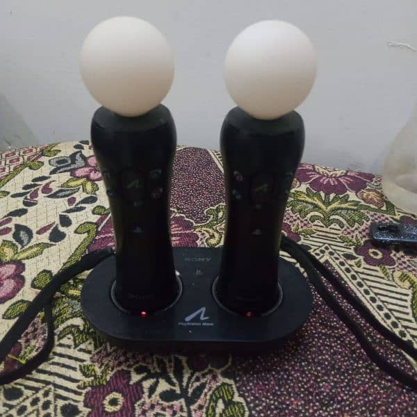 play station 3 move set and ps3 2 controller 0