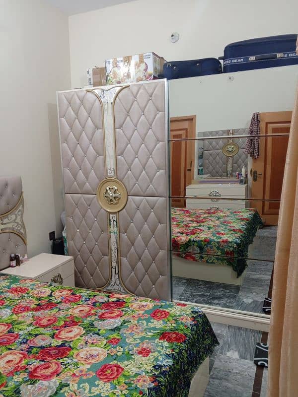 Completely 3 piece set good condition chaina furniture 1