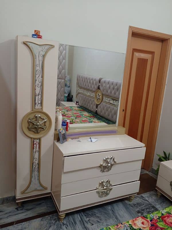 Completely 3 piece set good condition chaina furniture 2