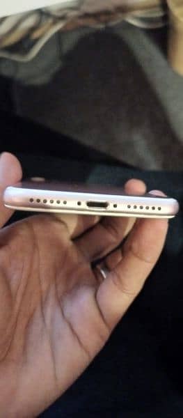 iphone 7  pta approved 4