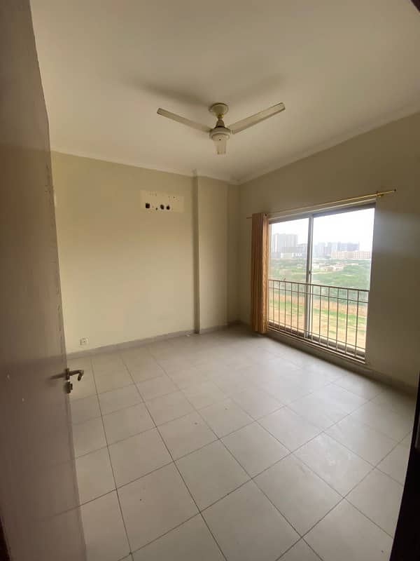 950 square ft 2 bedroom apartment Available for Sale 2