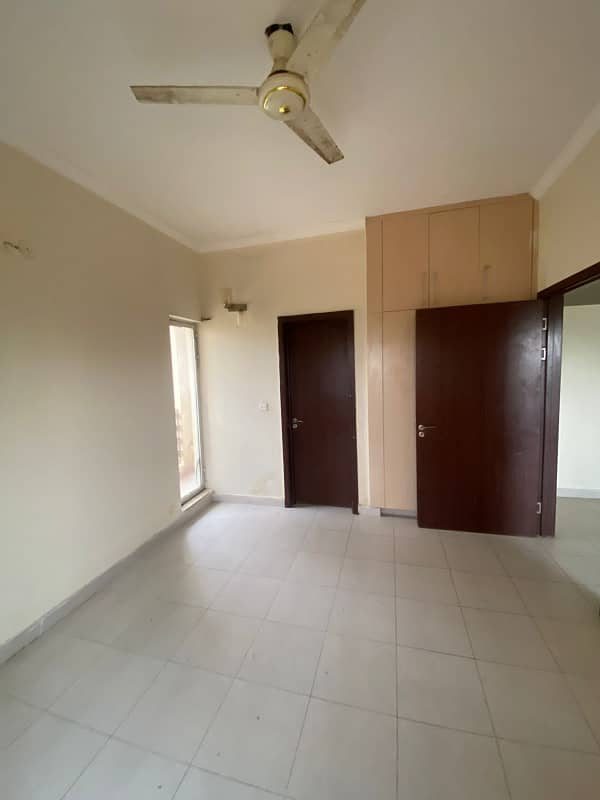 950 square ft 2 bedroom apartment Available for Sale 6