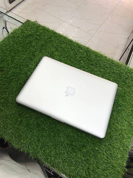 Apple MacBook pro 12 core i5 8gb ram 500gb HDD for sale 3