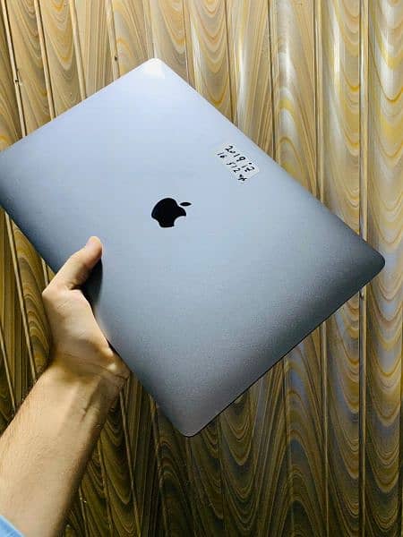 MacBook pro 2019 core i7 ram 16 512 ssd 15 inch  display 4gb graphic 3