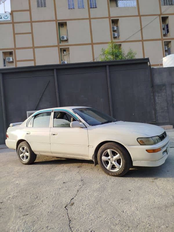 Toyota Corolla XE 2000 1