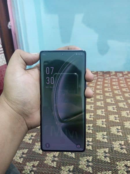 infinix zero 40 full new ha Okk ha complete box ha pesa ki need h 4