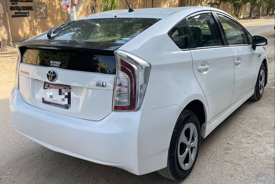 Toyota Prius 2013 S Led 2