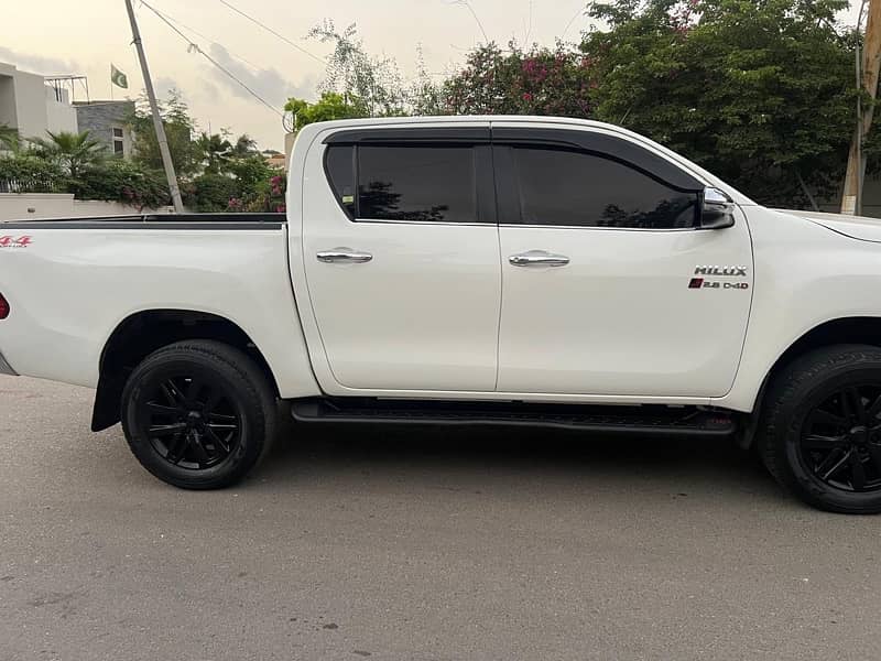 Toyota Hilux Revo 2021 V Top Of The Line like New B2B Original 3