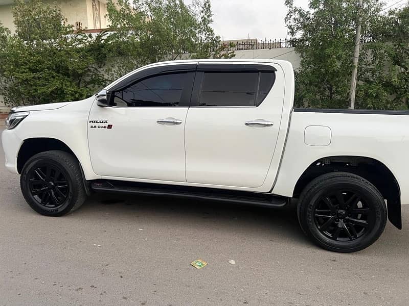 Toyota Hilux Revo 2021 V Top Of The Line like New B2B Original 4