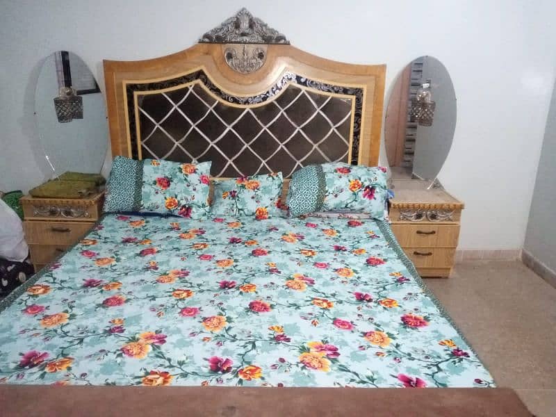 bed side tebel dressing 3