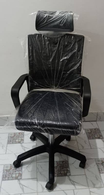 New Head Comfortable Black Revolving Chair 4