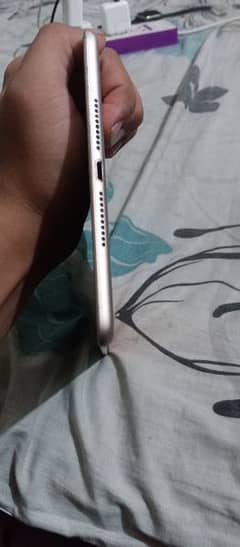 I pad mini 5 charging o dabba Saath hai 64 gb 03041600225