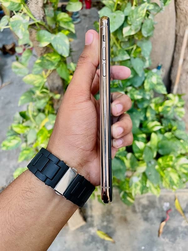 iPhone 11 Pro Max 256Gb JV display Msg all Oky. . !!! 4