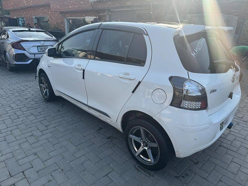 Toyota Vitz f 1.0 2010 / 2014 2