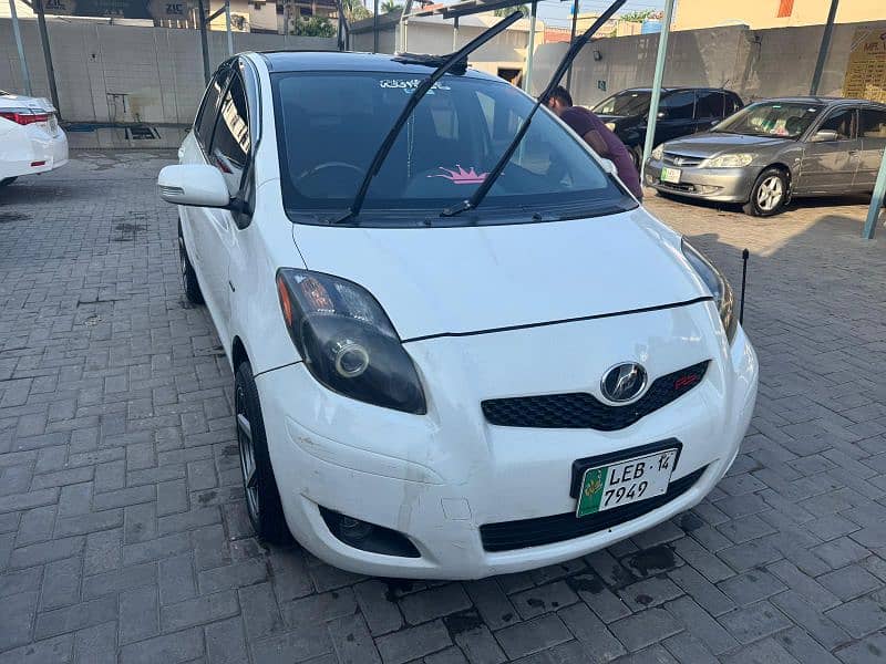 Toyota Vitz f 1.0 2010 / 2014 4