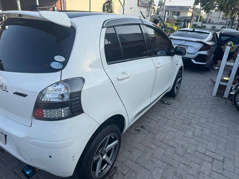 Toyota Vitz f 1.0 2010 / 2014 5