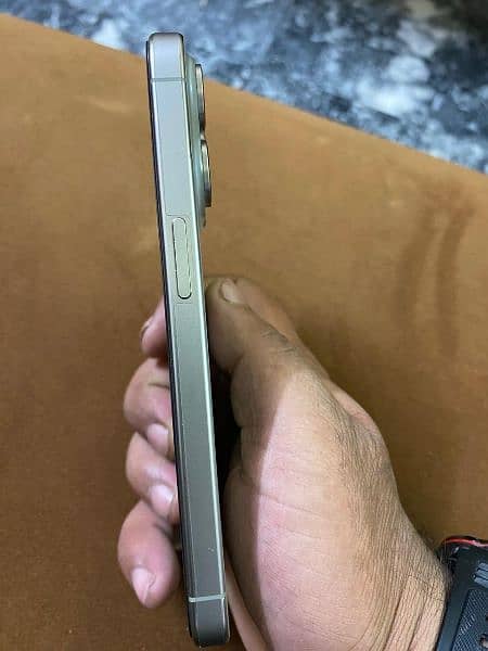 Iphone 15pro natural titanium 1