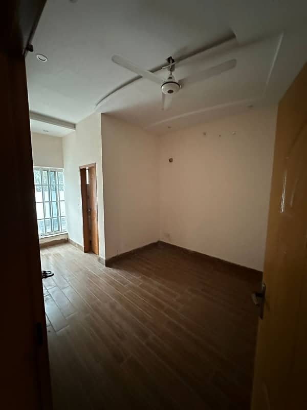 10 Marla Luxury Lower Portion Upper Lock For Rent In Bahria Town Lahore 5