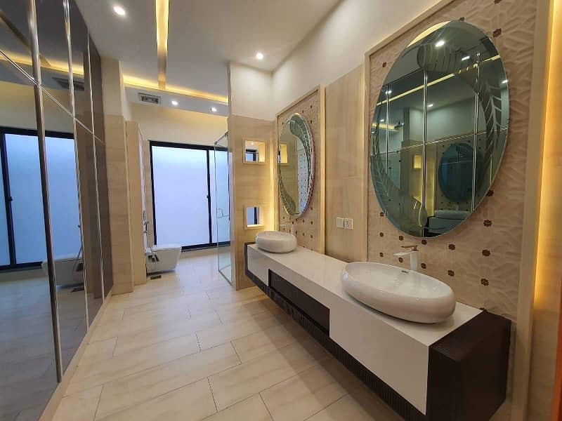 1 Kanal Brand New Ultra Luxury Upper Portion For Rent In Bahria Town Lahore 7