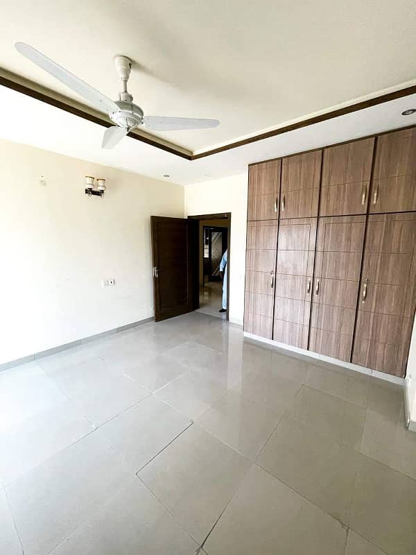 10 Marla Luxury Used House For Sale In Bahria Town Lahore 10