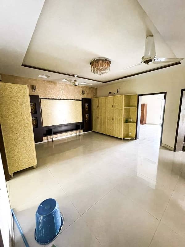 10 Marla Luxury Used House For Sale In Bahria Town Lahore 11