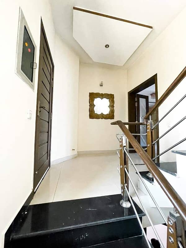 10 Marla Luxury Used House For Sale In Bahria Town Lahore 19