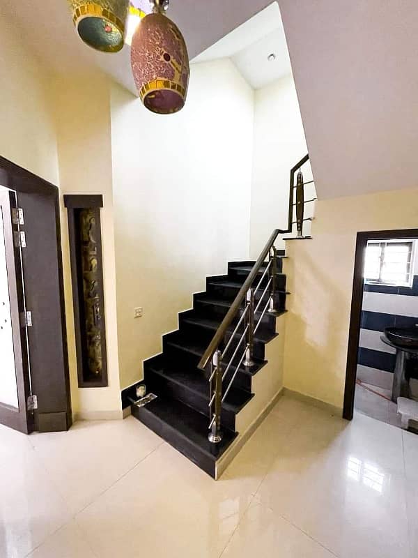 10 Marla Luxury Used House For Sale In Bahria Town Lahore 21