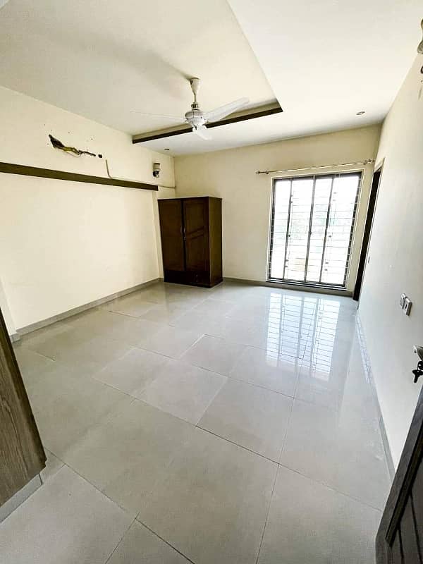 10 Marla Luxury Used House For Sale In Bahria Town Lahore 26