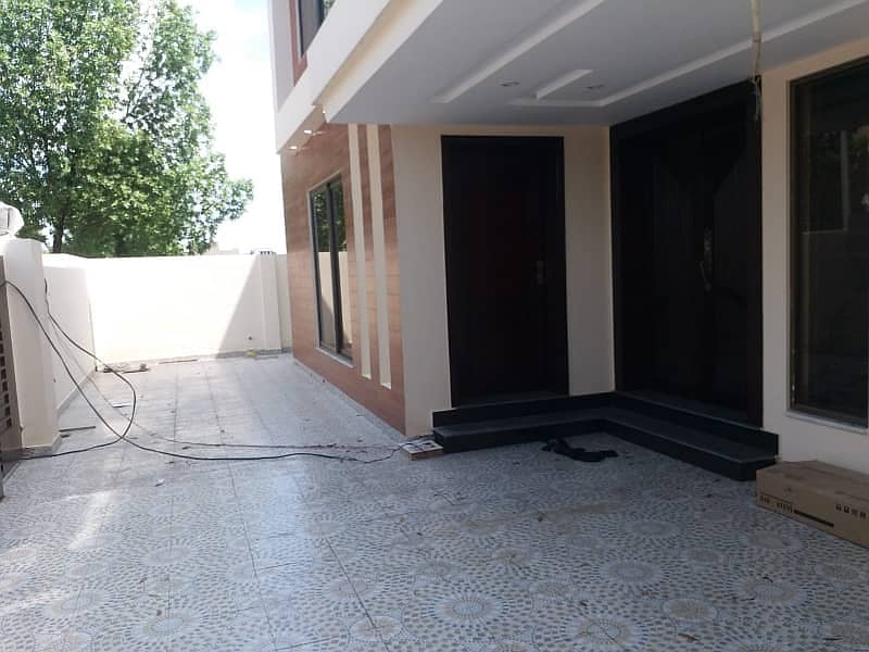 8 Marla Luxury Non Furnished House For Rent in Bahria Town Lahore 1