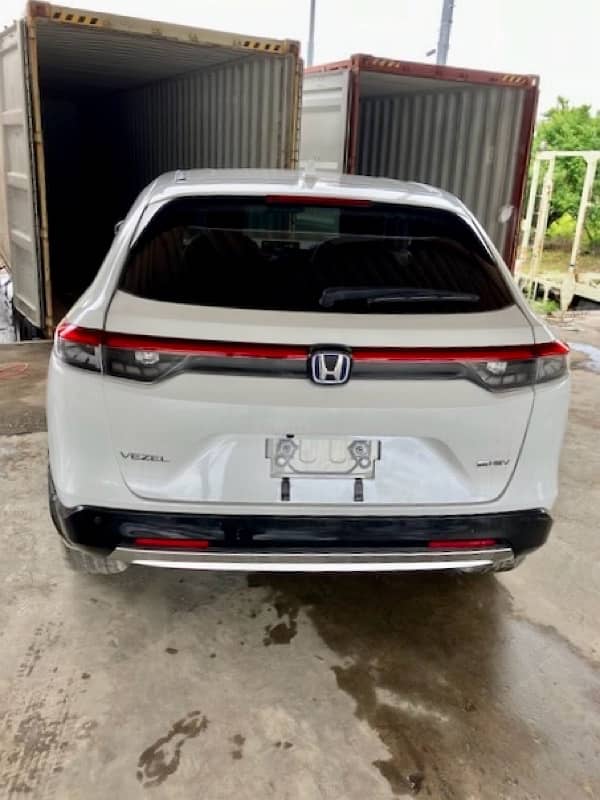 Fesh Imported 2021 / 2024 Honda Vezel e-HEV Z Hybrid For Sale 1