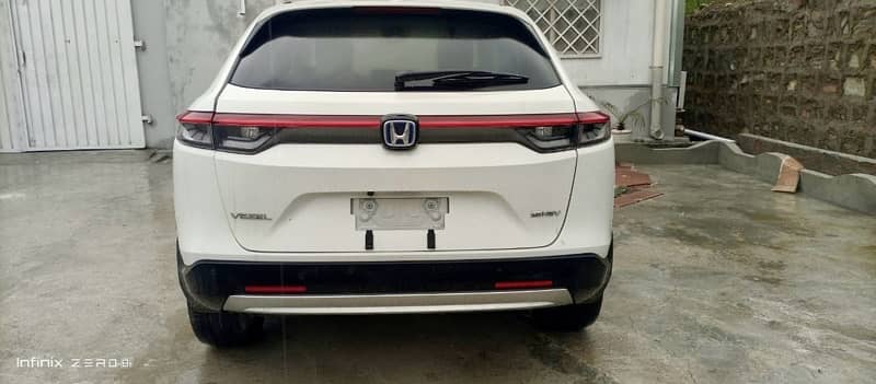 Fesh Imported 2021 / 2024 Honda Vezel e-HEV Z Hybrid For Sale 11