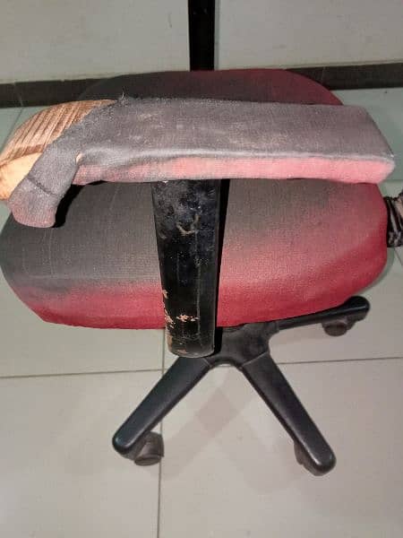 Office Rolling Chair Available. 7