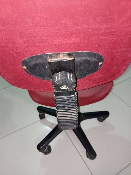 Office Rolling Chair Available. 8