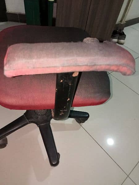 Office Rolling Chair Available. 9