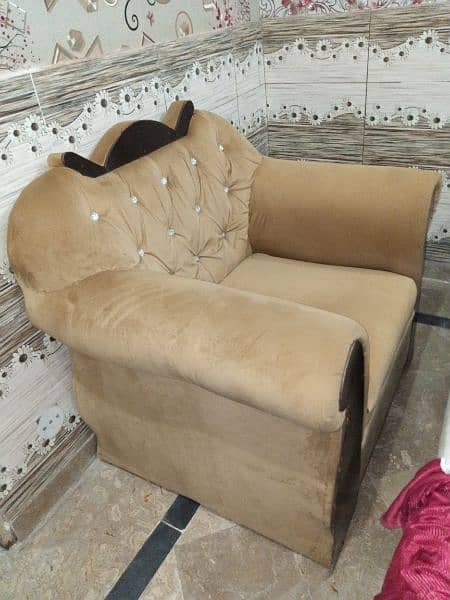 Sofa set 3.2. 1 seats neat a d clean condition new type 2