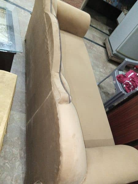 Sofa set 3.2. 1 seats neat a d clean condition new type 4