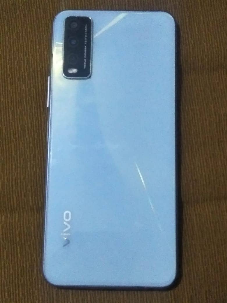 vivo y20 mobile 4/64 with box. . no charge 0