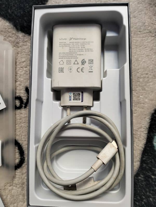 vivo v27e Complete box 4