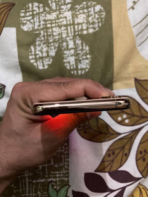 iphone xs 256gb pta approved 4