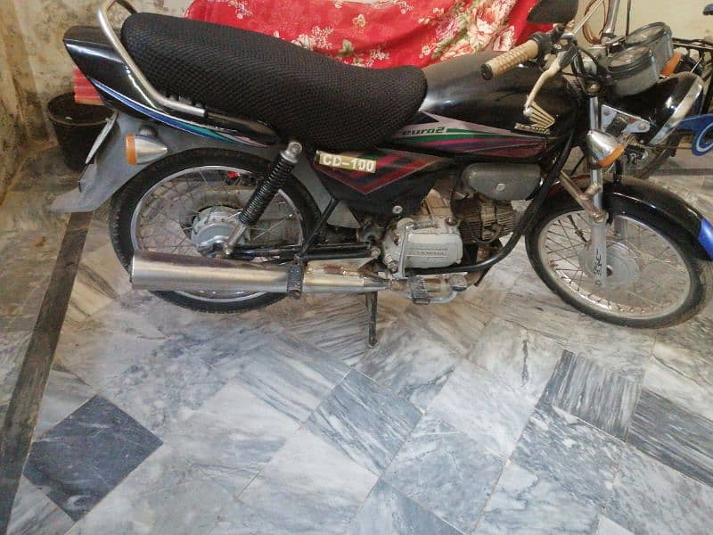 bilkul fit hy bike koi kam nahi hony wala 2