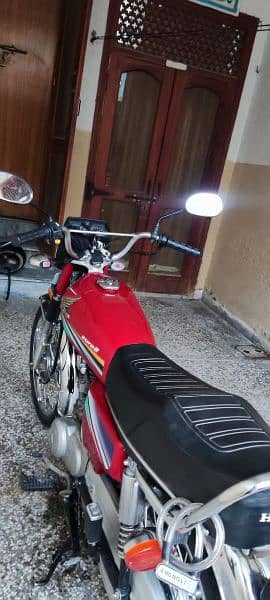 Honda 125cc 2014 model bike for sale WhatsApp number onhai03487390292) 2