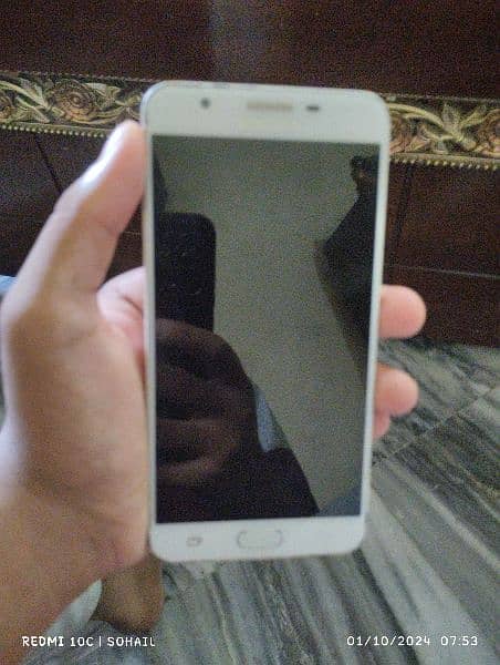 urgent sale     . . . . Samsung j7 prime Dubai version 1