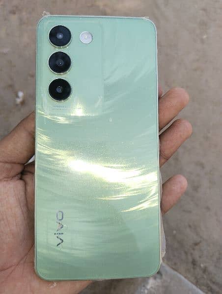 Vivo y100 good condition in 9 months worrnty 1