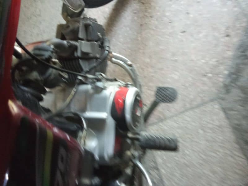 honda 70 v good condition 4